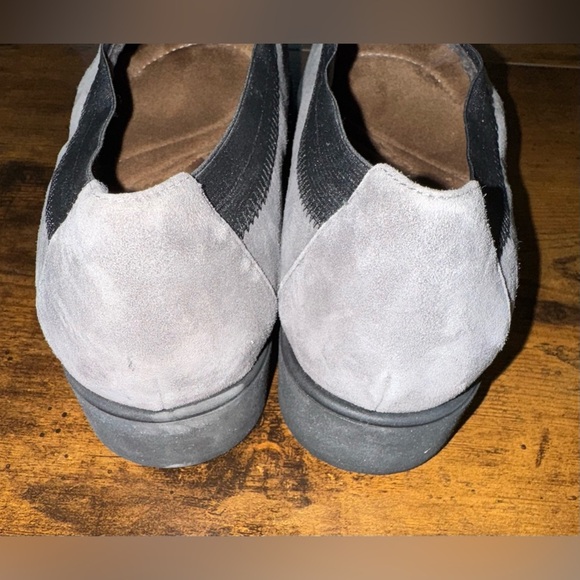 Clarks Artisan women’s Low Heel Suede Gray Pumps 8.5 loafers slip on comfortable - Picture 6 of 7